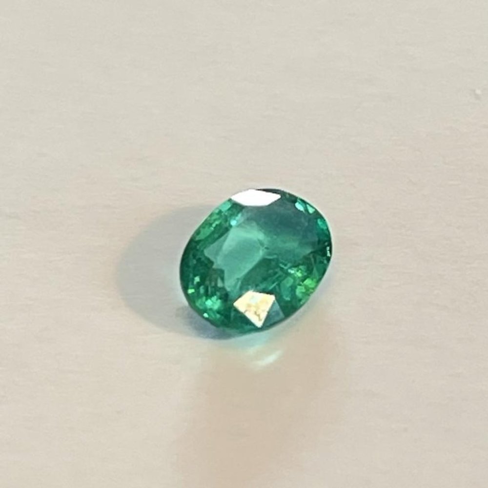 Excellent Vivid Natural Beryl Emerald 0.60 carats - Picture 6 of 10